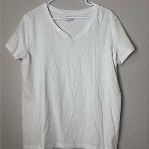 Time and Tru White Short Sleeve V-Neck Tee